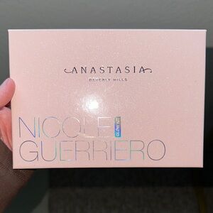 Anastasia Beverly Hills Nicole Guerriero Glow Kit - Shimmering Pink